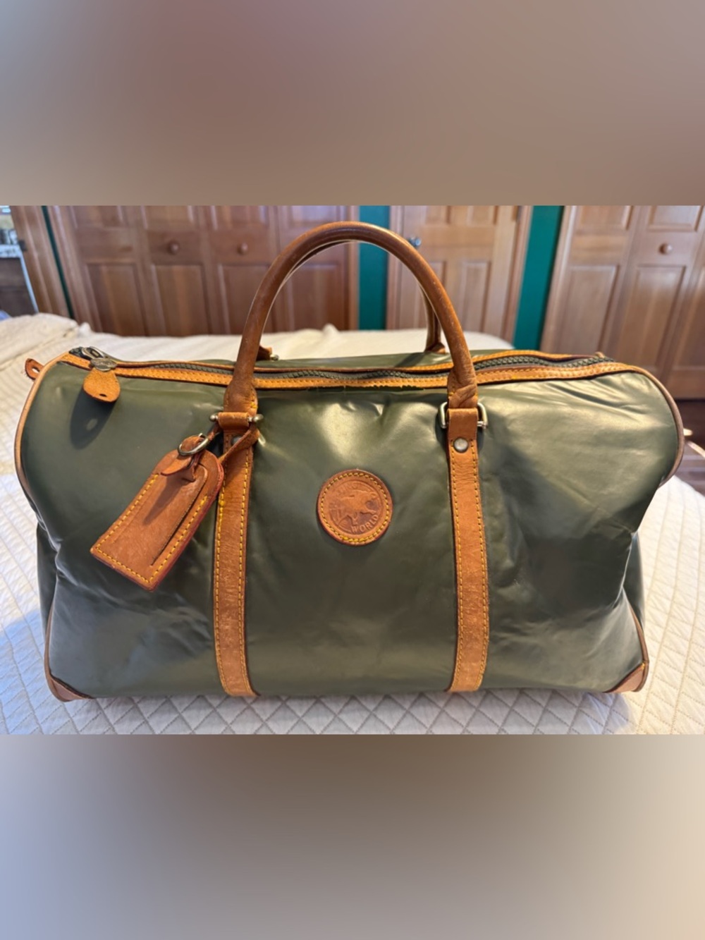 HUNTING WORLD Med Olive Green W/Tan Trim & Battue Fabric Boston/Duffle Bag W/COA
